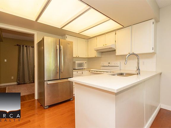 2nd image of 885 Frederick Rd