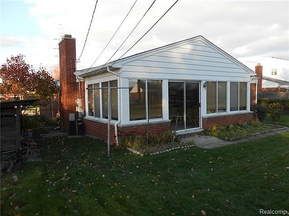2nd image of 30380 Westmore Dr
