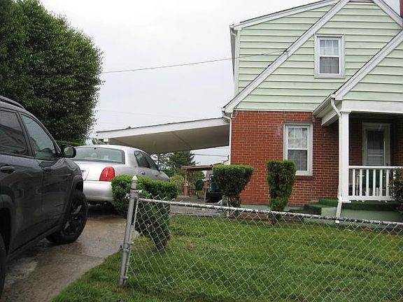 3rd image of 2215 Sherman Dr NW