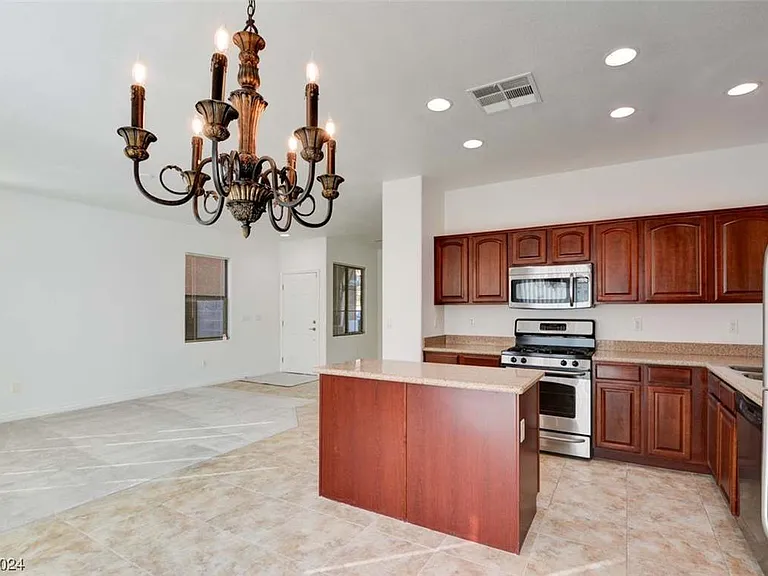 4736 Killington St — Photo 3
