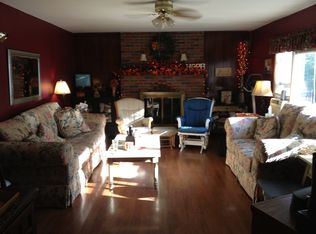 422 Park Rd, Dingmans Ferry, PA 18328