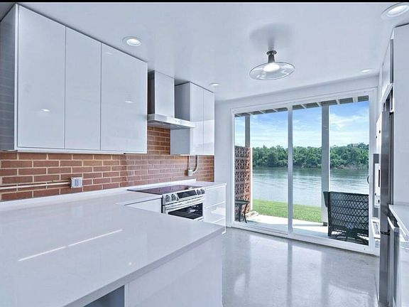 4th image of 518 River St #518