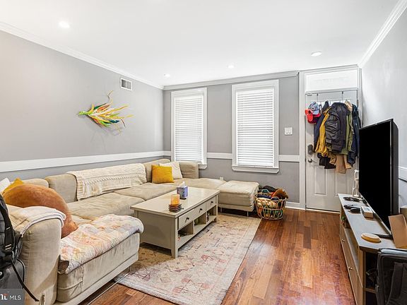 3rd image of 1519 Montrose St
