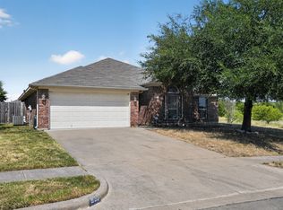 900 Mistflower Ave, Burleson, TX 76028