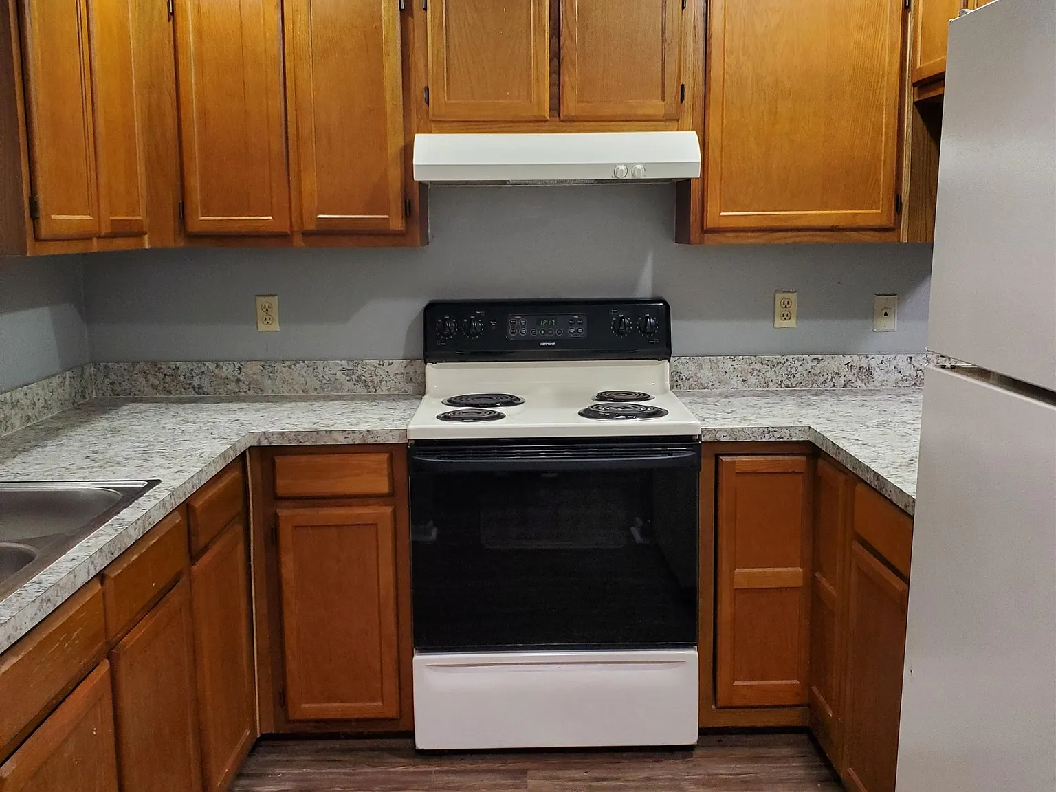 2 bed, 1000 sqft, $1,200 — Photo 3