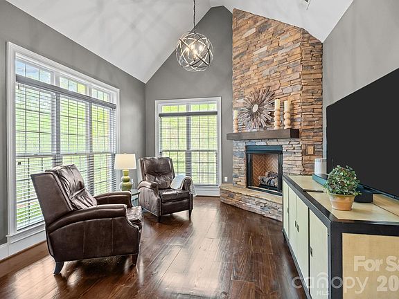 5th image of 3143 James Plantation Dr