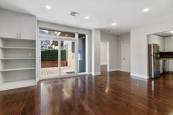 Rented by MNS | media 6