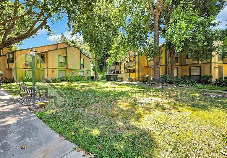 600 Del Verde Cir #2 — Photo 28