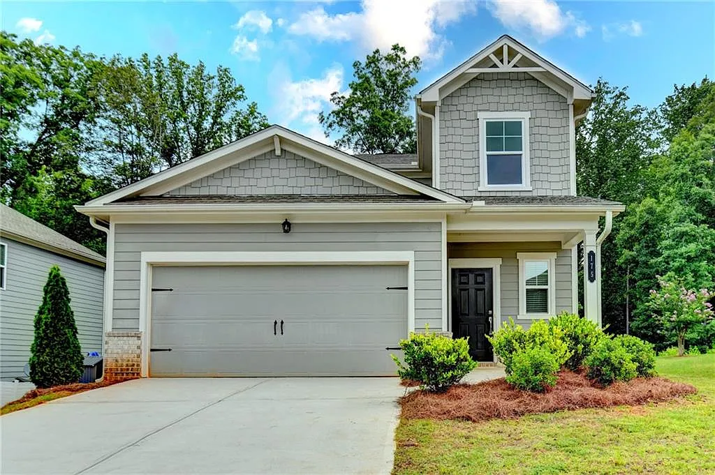 5 bed, 2.5 bath, 2338 sqft, $2,350 — Photo 1