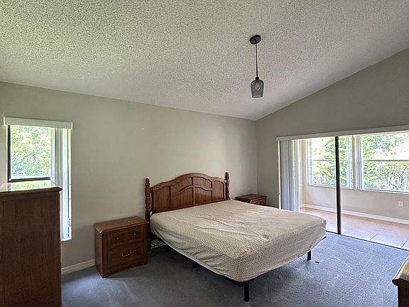 3rd image of 3827 Louis Cir