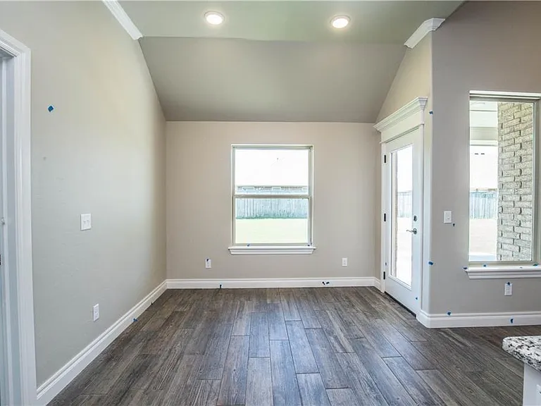 2609 Foxglove Ln — Photo 5