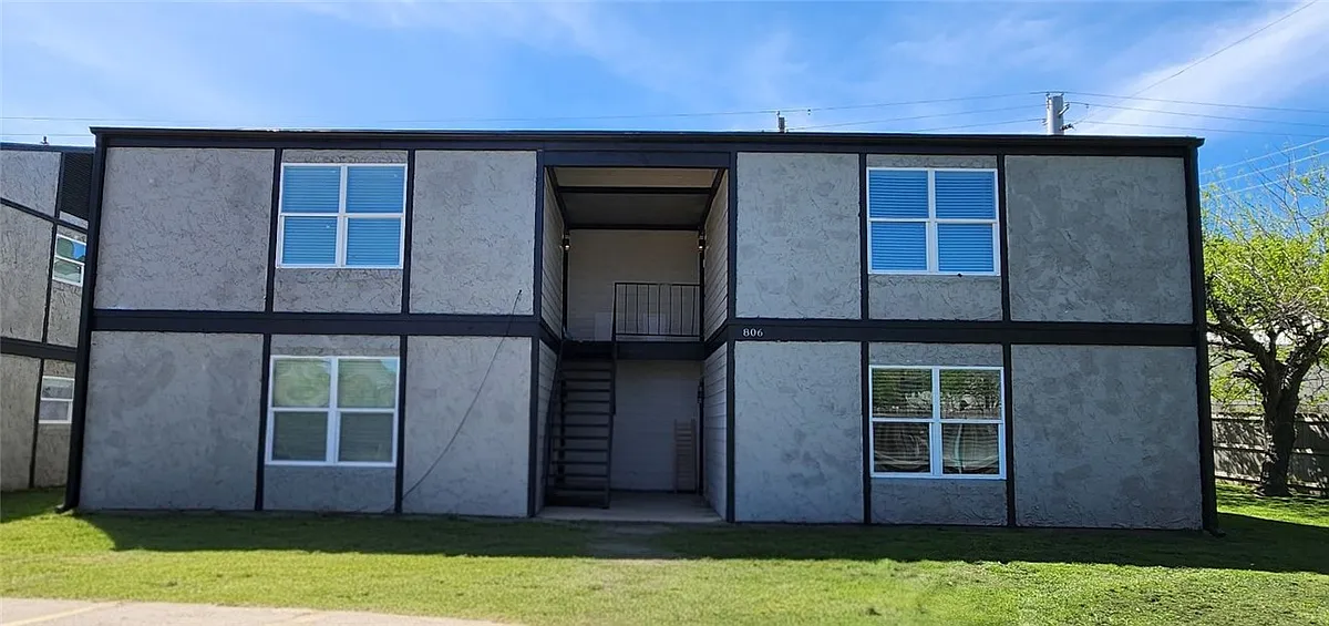 Building Photo - 806 Oran Cir #D