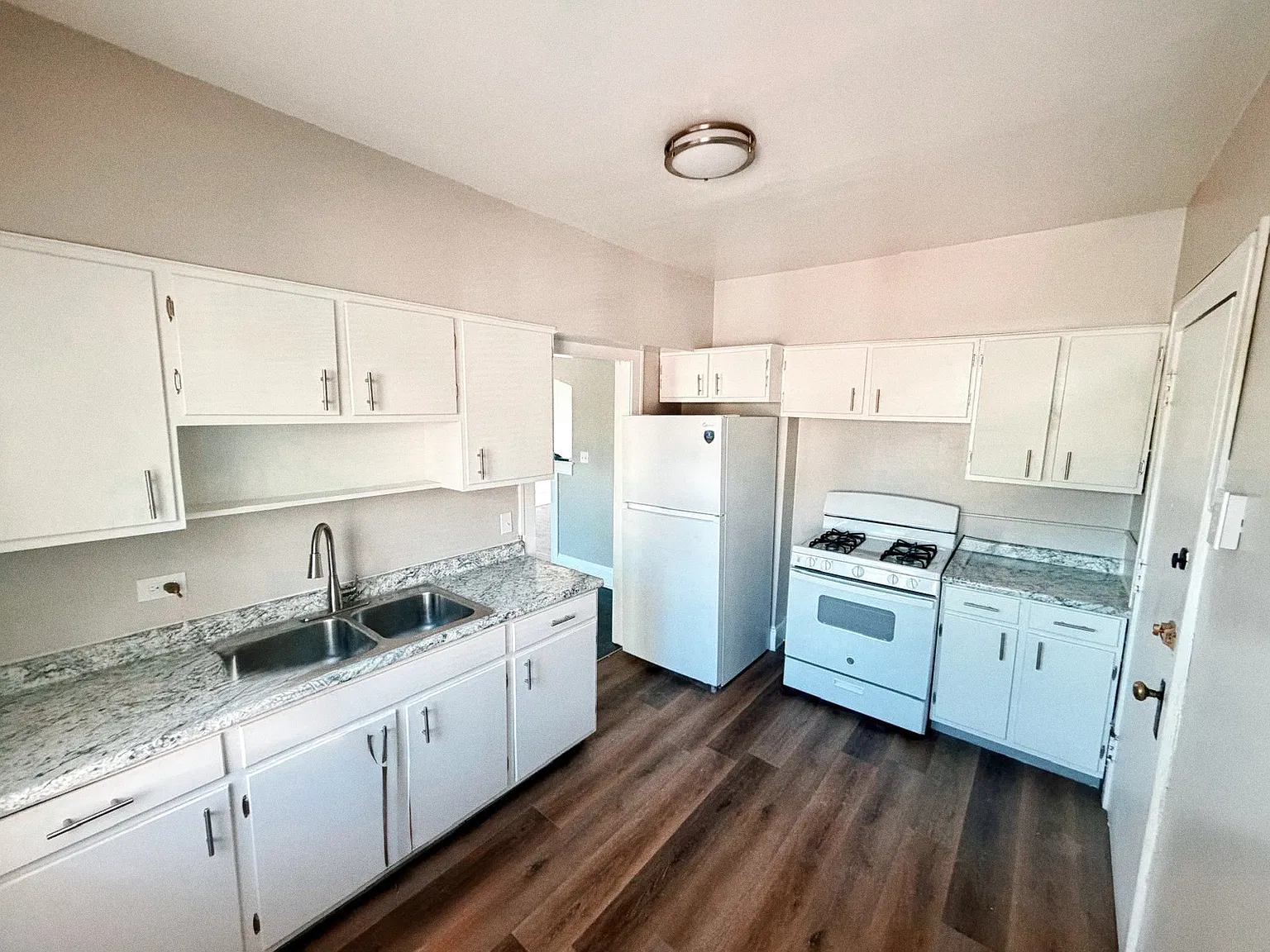 2 bed, 900 sqft, $1,000 — Photo 2