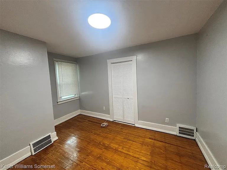 24300 Melrose Ave — Photo 11