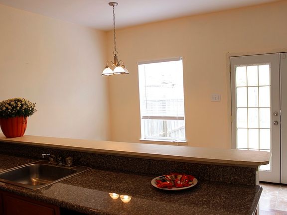 5th image of 8219 Edinburgh St