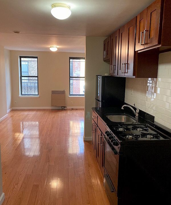 1st image of 136 Orchard St #13A
