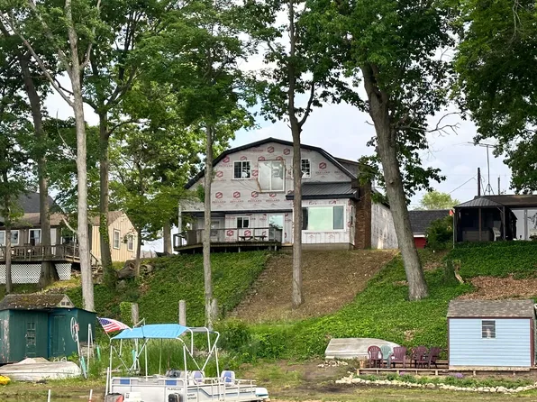 48156 70th Ave, Decatur, MI 49045