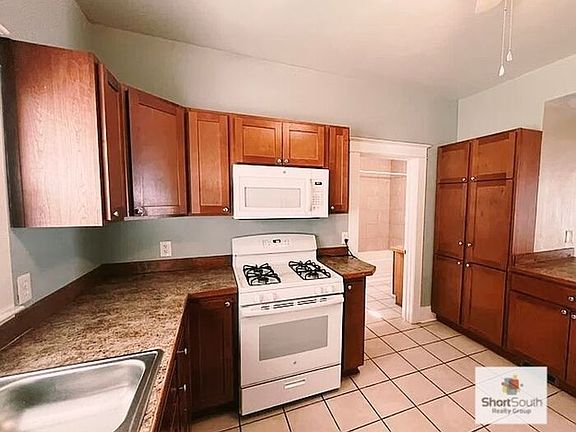 4th image of 1104 Watson St SW