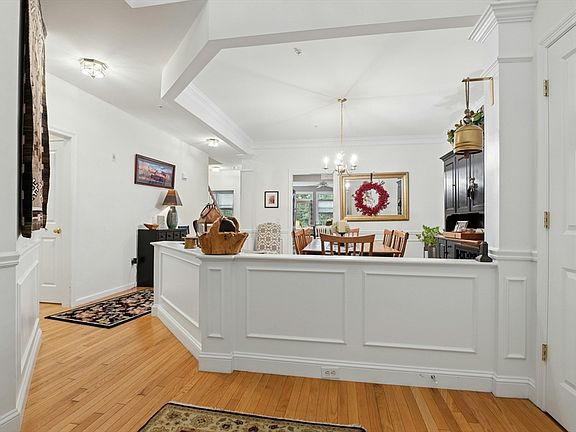 4th image of 44 Cherry Ln