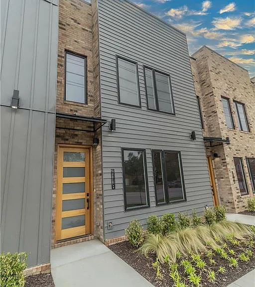 4118 W Olive St — Photo 1