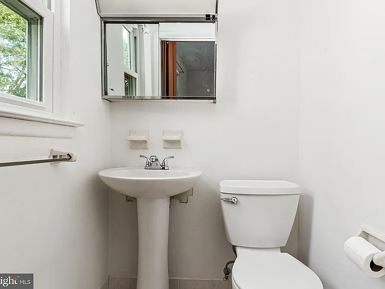 10 Dorchester Dr — Photo 3