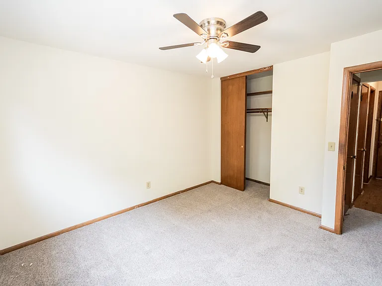 Sixth Street NE Apts — Photo 10