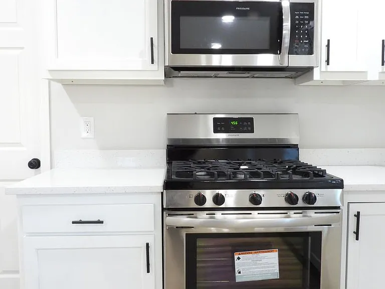 2639 N Fontana Ave — Photo 16