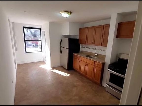 2nd image of 189 E Mosholu Pkwy N APT B