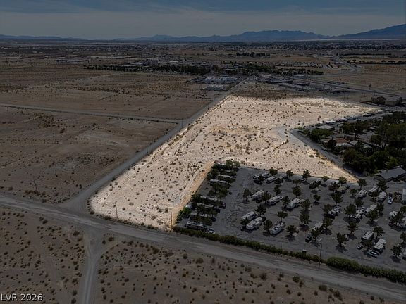 5th image of 951 S Shoshone Dr