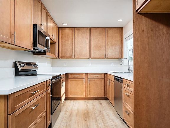 4th image of 172 N Pasadena Ave #172