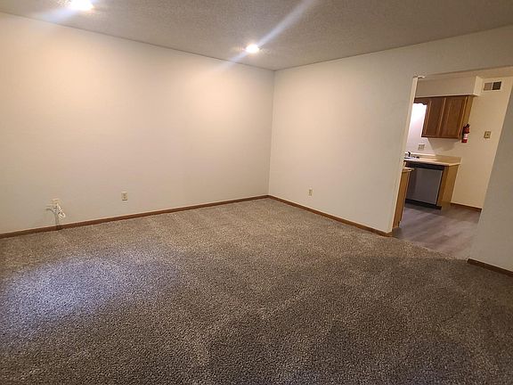 4th image of 130 NW Vesper St APT H
