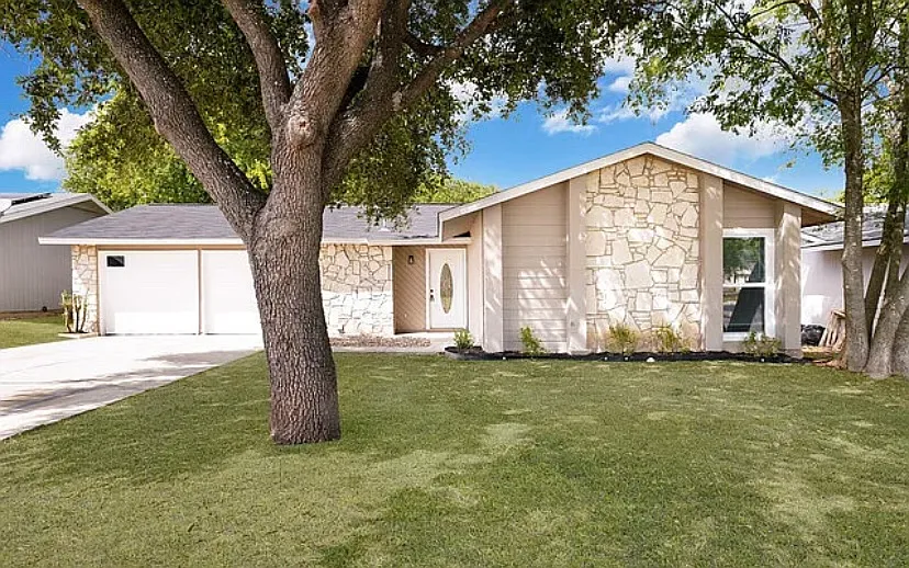 7347 Montgomery Dr — Photo 3