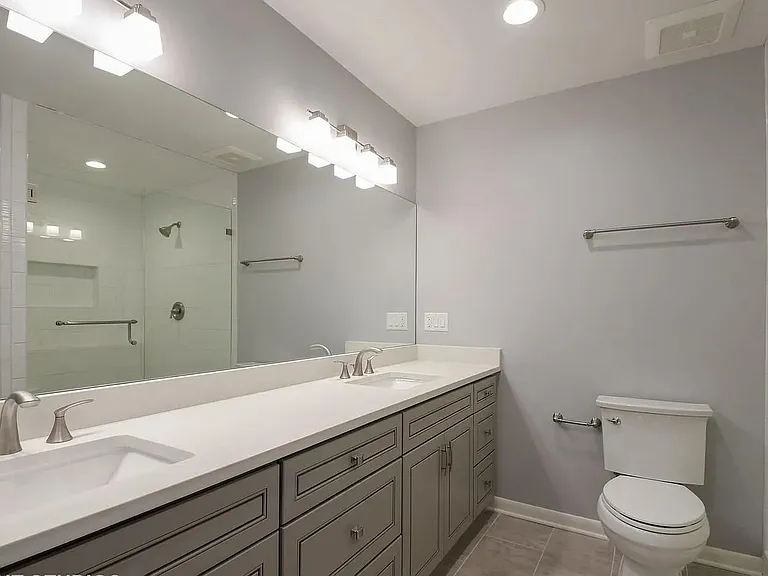886 Swallow St — Photo 7