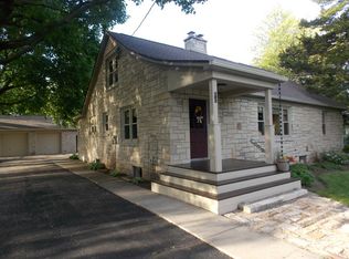 202 E Slater Ave, Hinckley, IL 60520