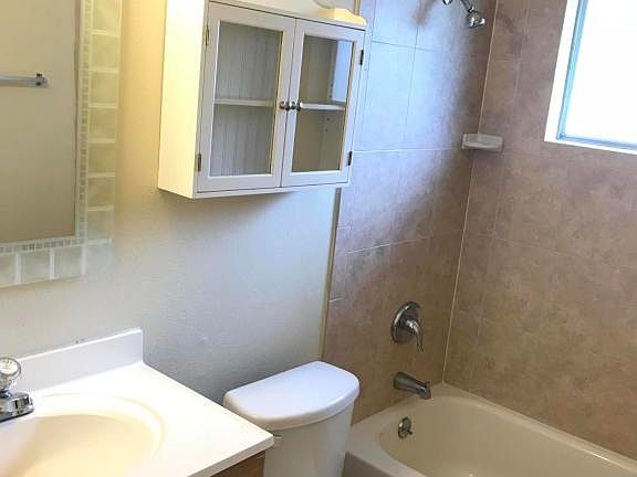 5th image of 325 E Venetian Ct