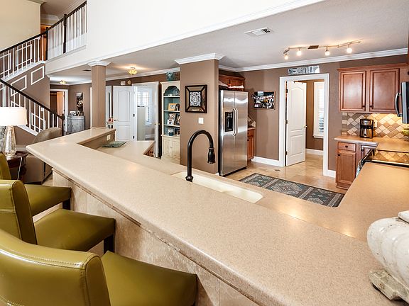 4th image of 332 Tequesta Dr