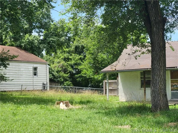 849/853 W Park Manor Blvd, Lebanon, MO 65536