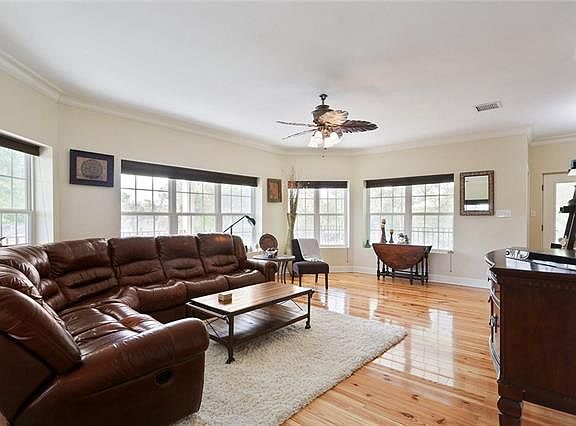 4th image of 28486 Lake Dr N