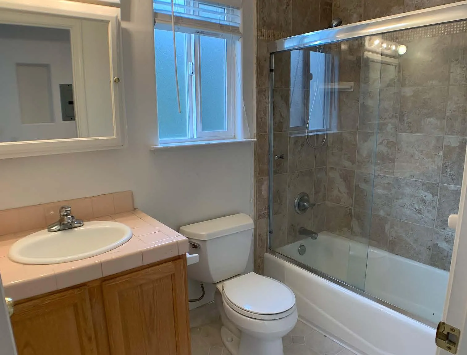 1 bed, 640 sqft, $2,300 — Photo 4