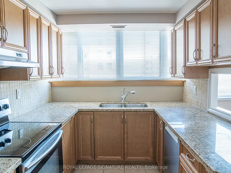 256 Jarvis St #11A — Photo 15