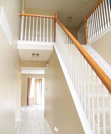 5th image of 448 Kingston Cir