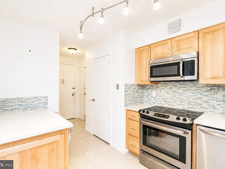 1420 Locust St #8B — Photo 1