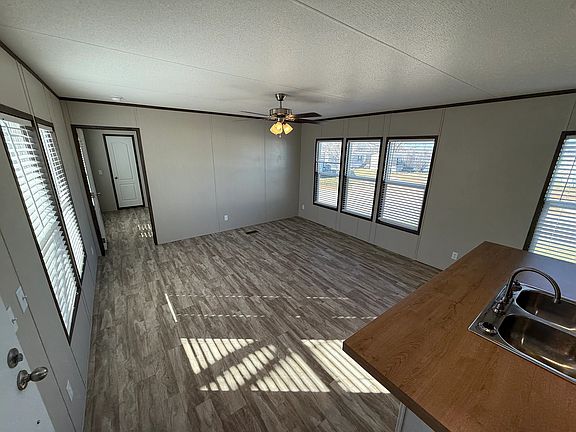 3rd image of 137 Eldridge Ln