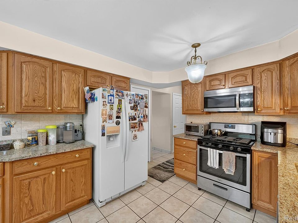 39062 Hyland Dr, photo 15