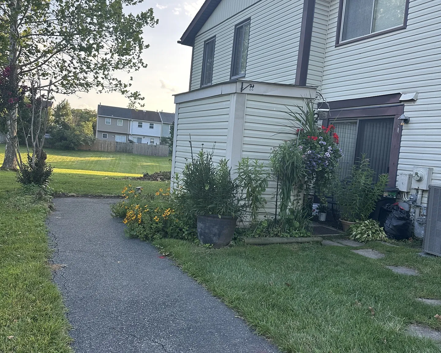 2 bed, 1012 sqft, $2,700 — Photo 3
