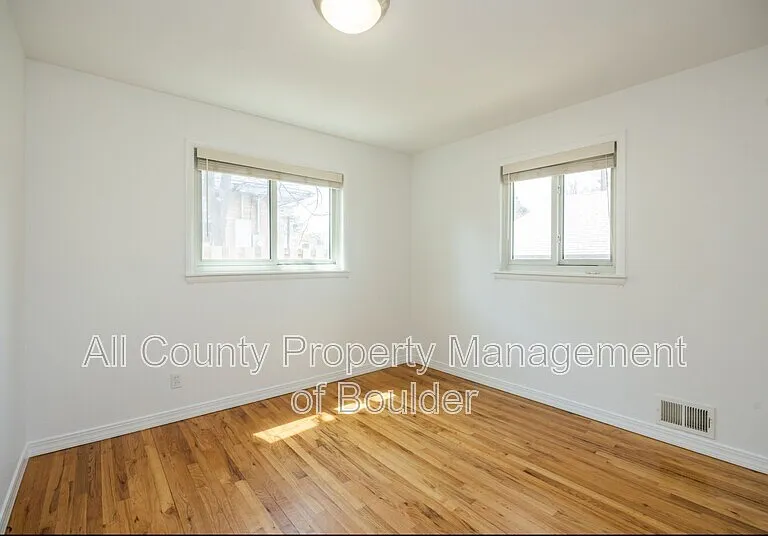 425 S 40th St — Photo 13