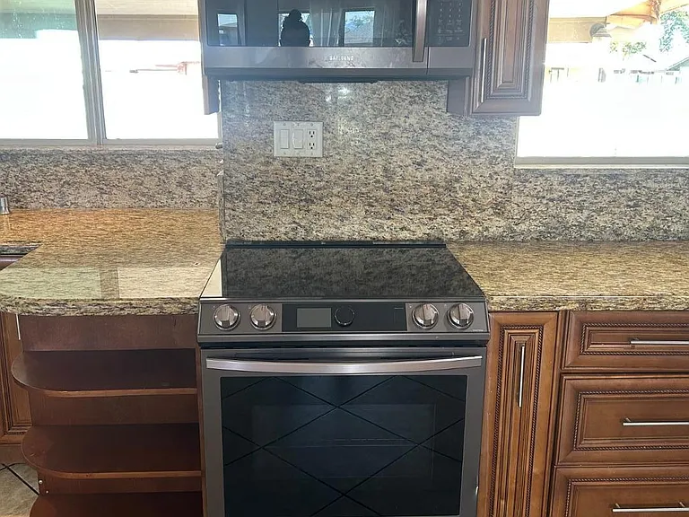 6916 W Georgia Ave — Photo 12