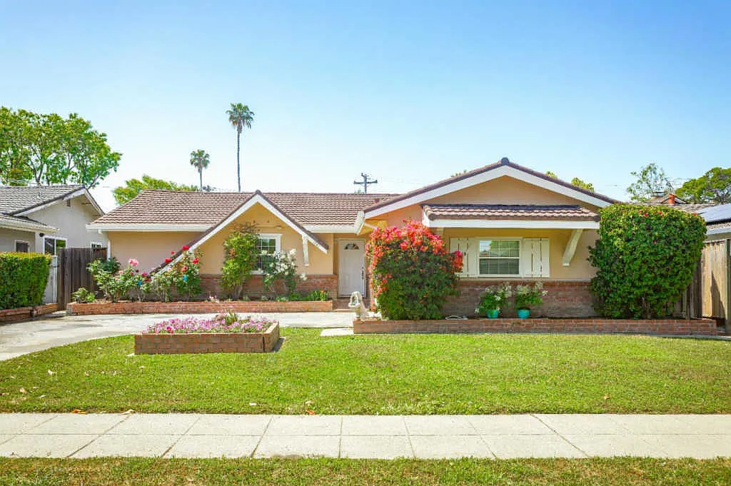 1541 Cameo Dr photo 1
