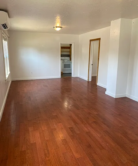 302A Van Trump Ave NE #A — Photo 5