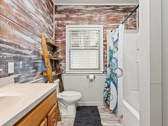 5th image of 215 E 11th St #B